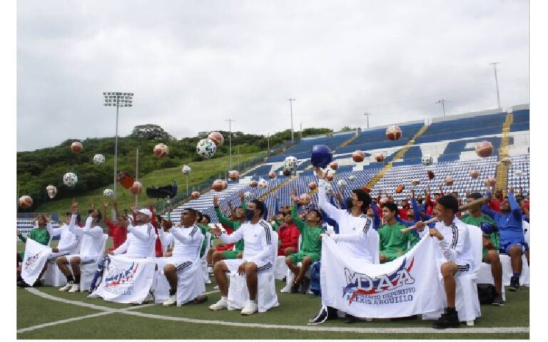 Movimiento Deportivo Alexis Argüello realiza entrega de uniformes y útiles