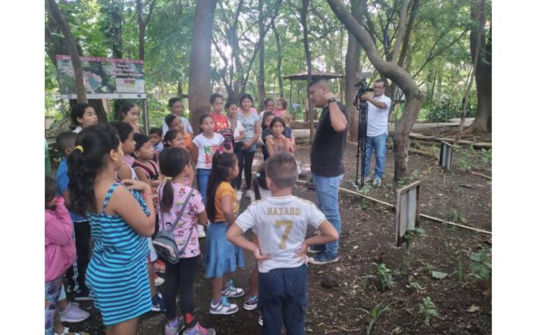 Niños visitan el Arboretum Nacional “Juan Bautista Salas”