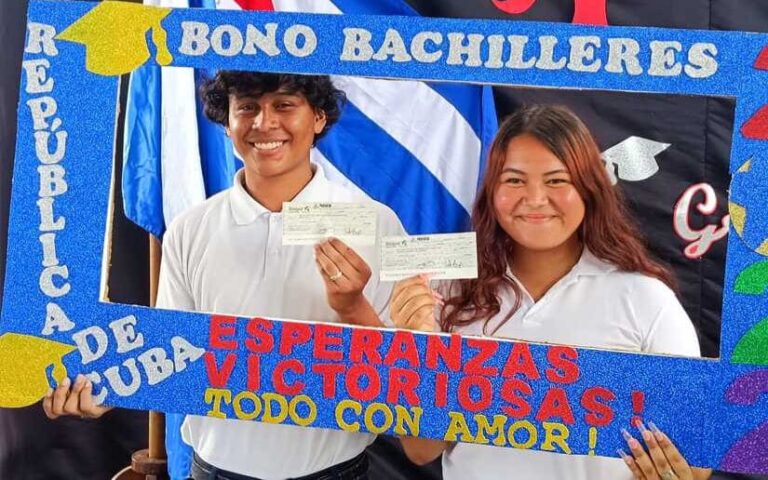 Bono a Bachiller pasa de mil a tres mil córdobas, destaca la vicepresidenta