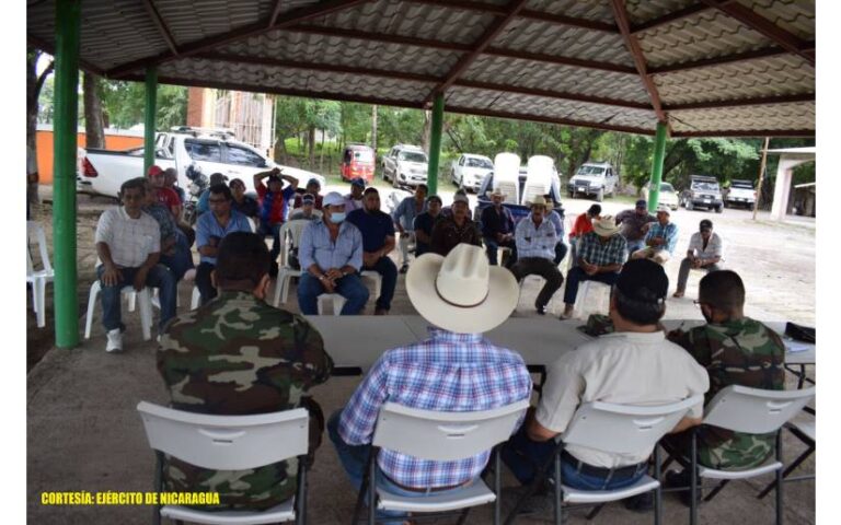 Ejército de Nicaragua se reúne con la Cámara de Ganaderos de Tipitapa