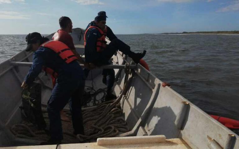 Ejército de Nicaragua realizó rescate de dos bañista en playa Paso Caballo