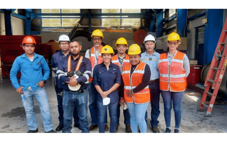 Autoridades visitan Planta Hidroeléctrica “El Diamante”