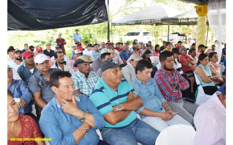 Ejército de Nicaragua se reúne con productores y ganaderos de la Costa Caribe Sur