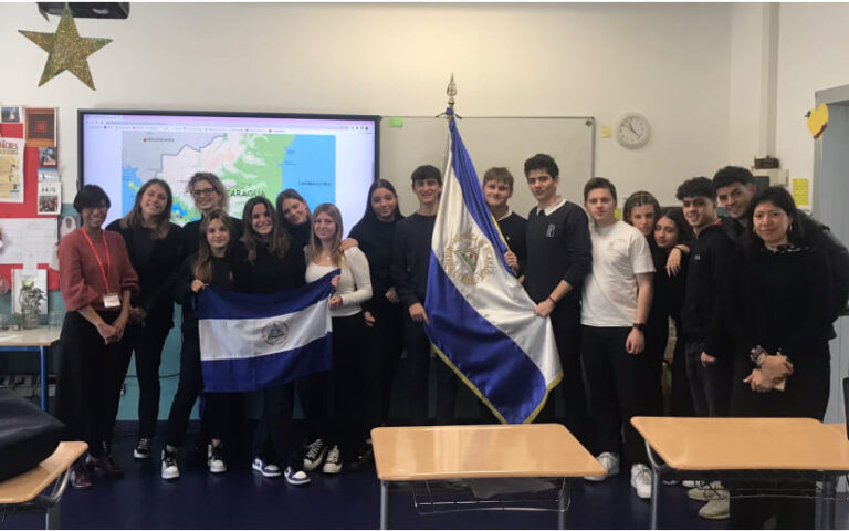 Estudiantes italianos rindieron homenaje al Gran Poeta Rubén Darío