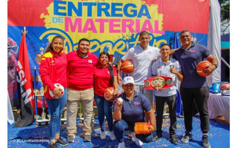 Movimiento Deportivo entrega de uniformes y materiales deportivos