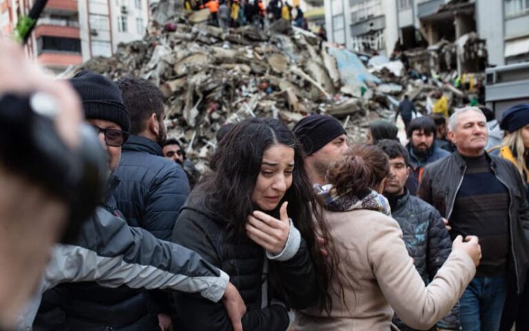 Superan los 14.000 los muertos por los terremotos en Turquía