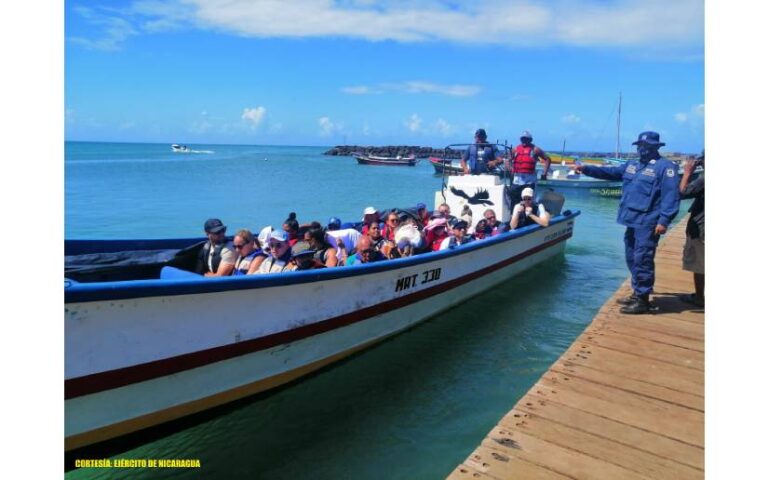 Fuerza Naval realizó protección e inspección a embarcaciones y flota pesquera industrial