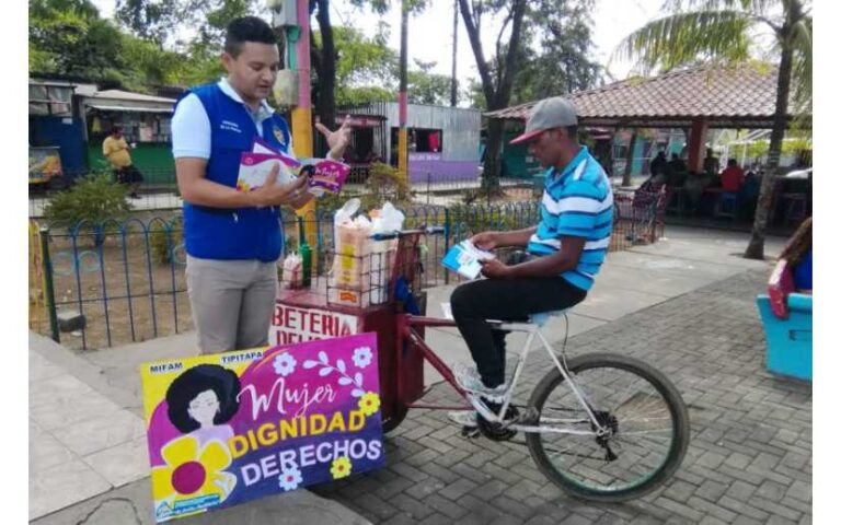 Presentan cartillas en barrios y comunidades