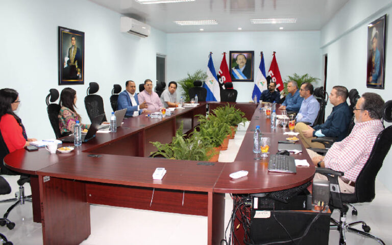 Autoridades de Nicaragua se reúnen con productores de azúcar