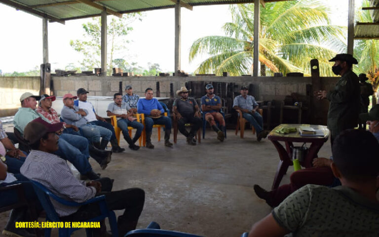 Ejército de Nicaragua participa en reunión con productores y ganaderos