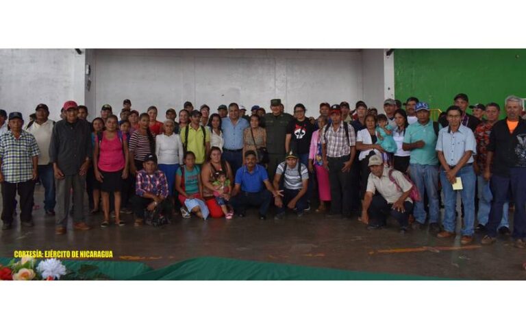 Ejército se reúne con productores cafetaleros, ganaderos y comerciantes