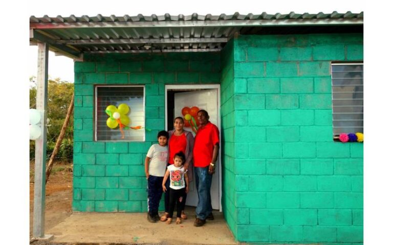 Familias de San Marcos reciben viviendas dignas del Programa Bismarck Martínez