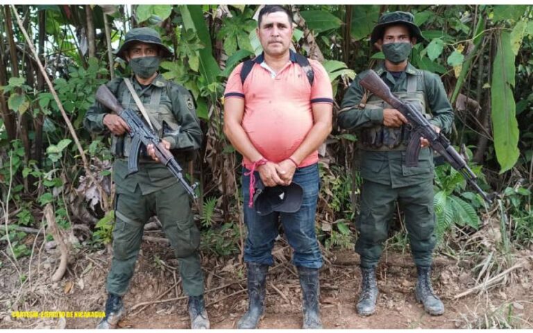 Retienen a 3 nicaragüenses por portación ilegal de arma y abigeato