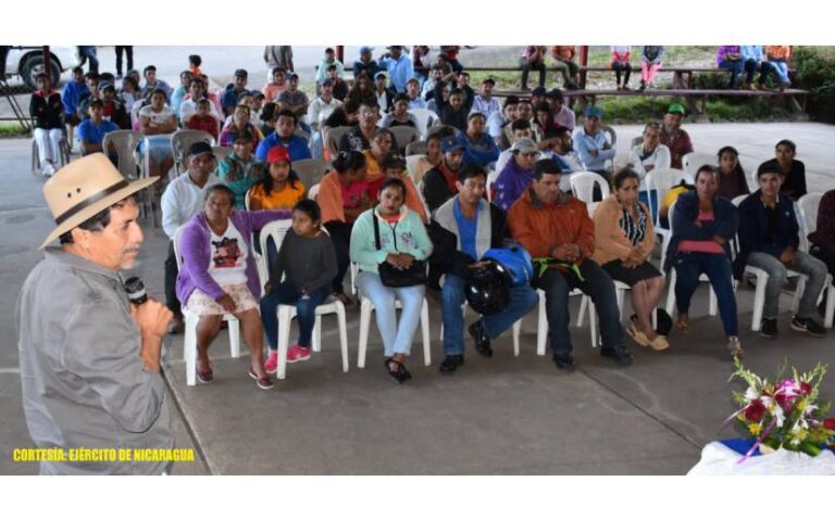 Ejército se reúne con autoridades municipales, productores, ganaderos y comerciantes