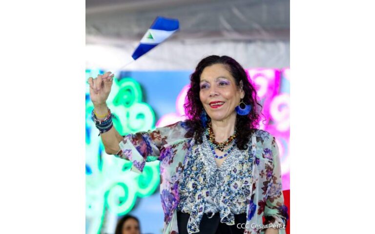 Mujeres, Patria y Libertad!