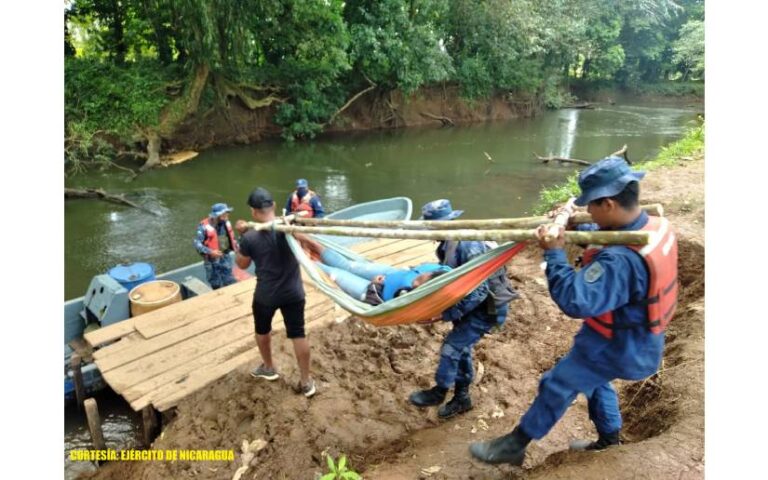 Fuerza Naval traslada a ciudadana por complicaciones de salud