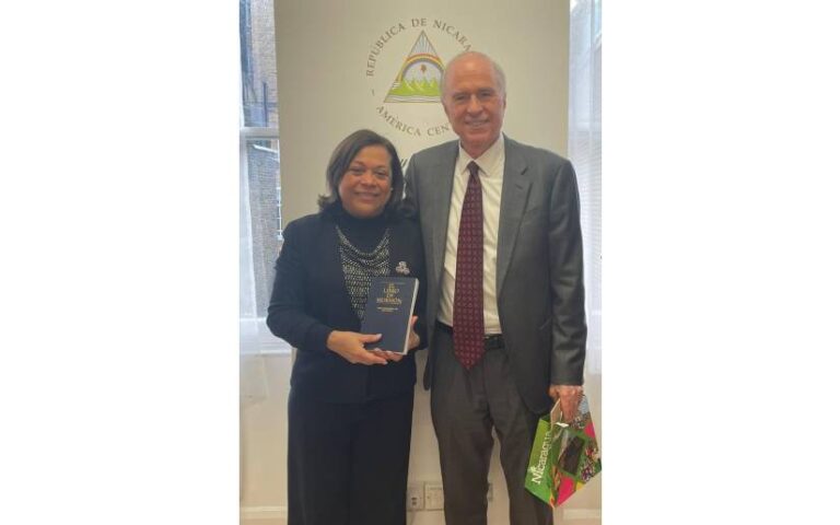 Embajada de Nicaragua en Reino Unido recibe visita de Elder Dan Stapley