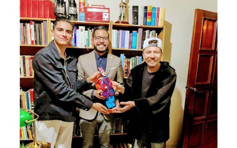 Embajada de Nicaragua visita empresa productora de audiovisuales en Guatemala