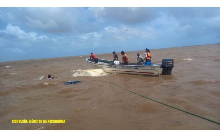 Fuerza Naval efectúa búsqueda, salvamento y rescate de 14 tripulantes