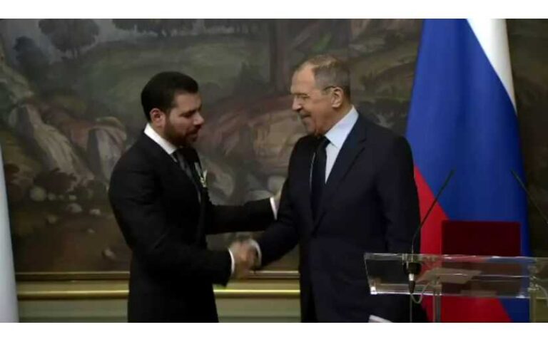 Compañero Laureano Ortega y embajadora Alba Torres reciben condecoración en Rusia