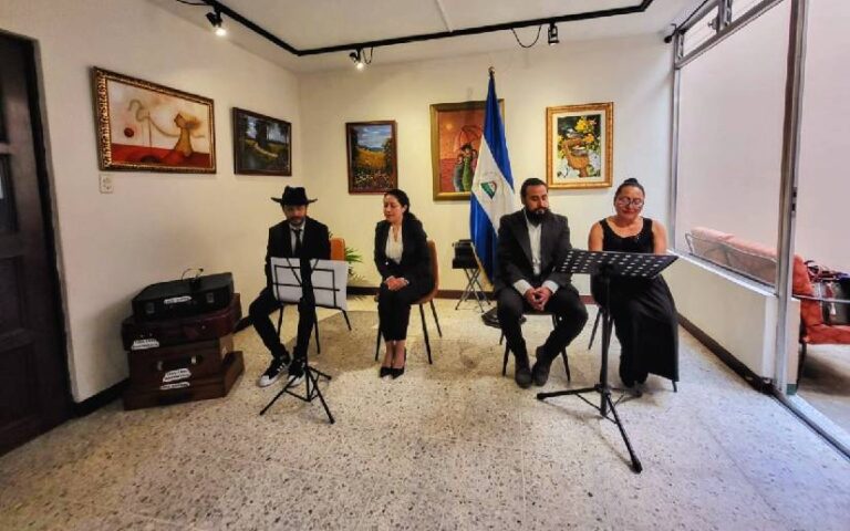 Embajada de Nicaragua realiza recital de poemas en Guatemala