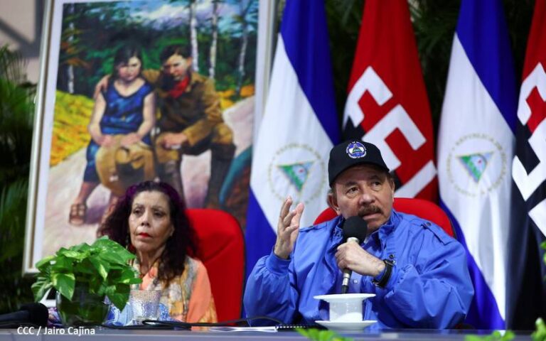 Daniel y Rosario en Gorée, Senegal: ARRIBA LOS POBRES DEL MUNDO !