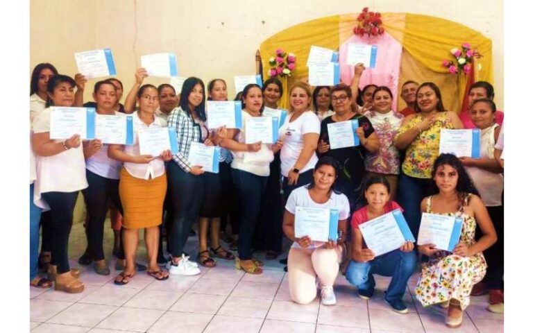 Protagonistas finalizan cursos en las Escuelas Municipales de Oficios