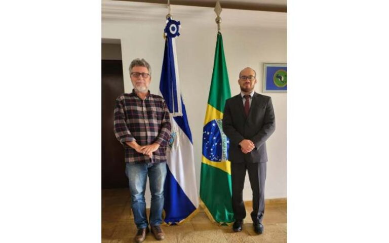 Embajador de Nicaragua con secretario del Comité Antiimperialista General Abreu e Lima