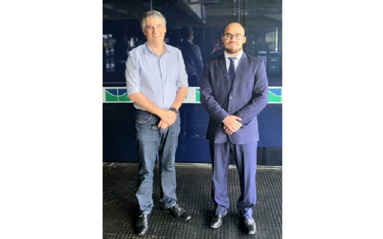 Embajador de Nicaragua se reúne con el Director de la Universidad de Brasilia