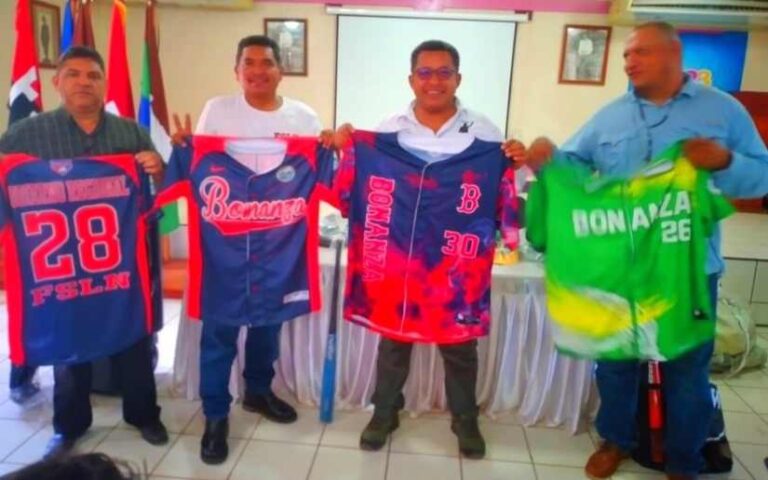 Entregan uniformes y materiales deportivos a la selección de béisbol de Bonanza