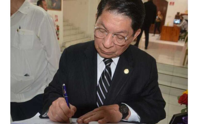 Firma de libro de condolencias por la partida de la Compañera Tibisay Lucena
