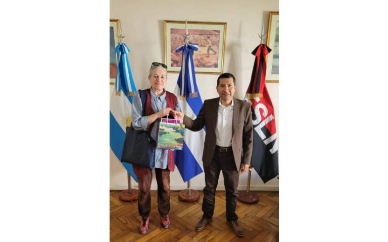 Escritora Elsa Bruzzone visita Embajada de Nicaragua en Argentina