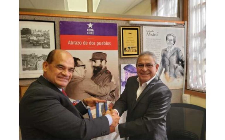 Embajador de Nicaragua visita municipio La Serena en Chile