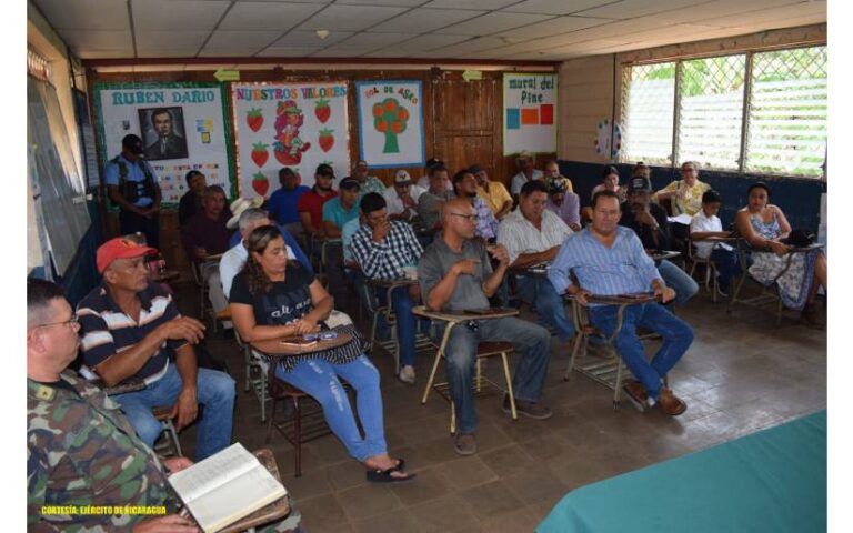 Ejército de Nicaragua se reúne con productores y ganaderos del municipio de La Libertad
