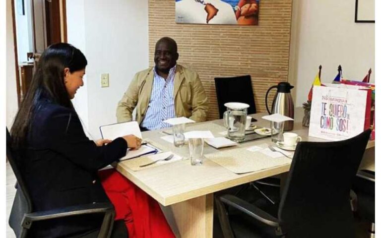 Senador de Colombia visita embajada de Nicaragua en Bogotá