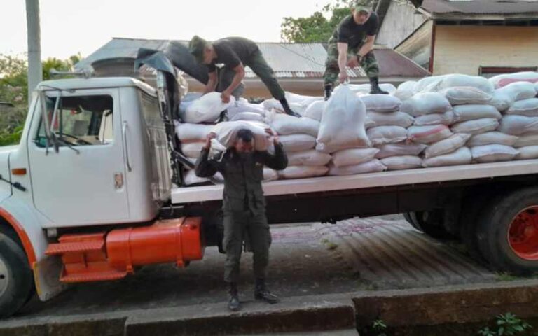 Destacamento Militar Sur realizó descargue de 800 paquetes alimenticios