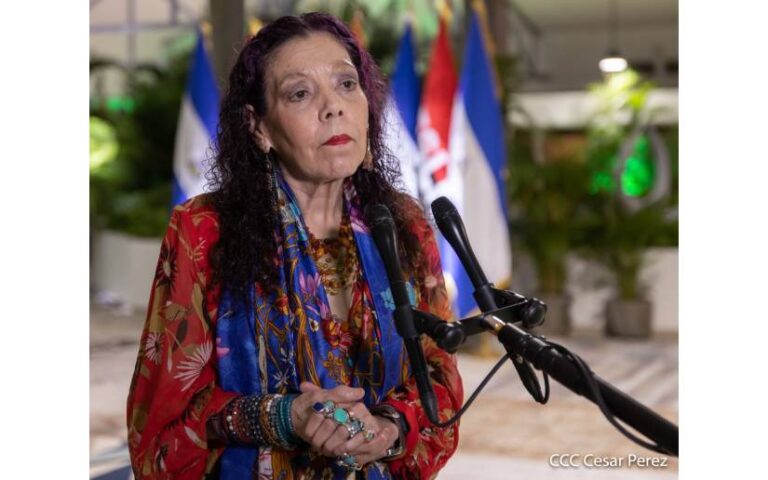 Compañera Rosario Murillo en Multinoticias (20-04-23)