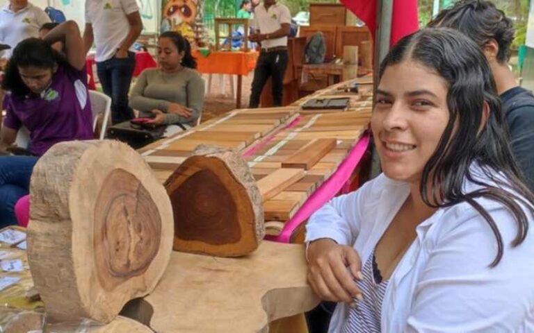 Expo Feria Forestal en Nueva Guinea en el Día Internacional de la Madre Tierra