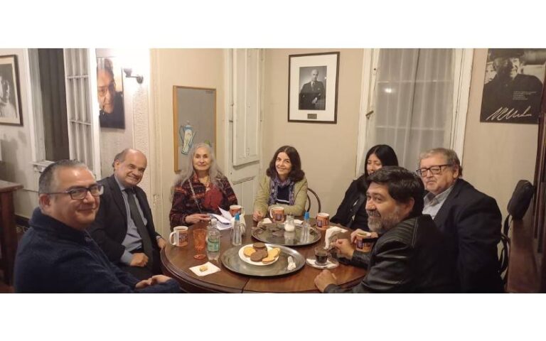 Embajador de Nicaragua participa en encuentro con la Sociedad de Escritores de Chile