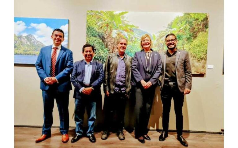 Embajador de Nicaragua asistió a muestra de arte argentino en Guatemala