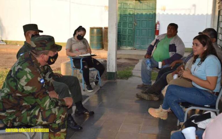 Ejército de Nicaragua se reunió con productores de la Península de Chiltepe, Mateare