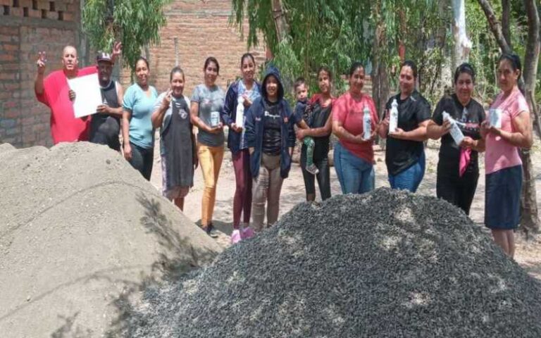 Familias de San Isidro reciben bienes para fortalecer emprendimientos