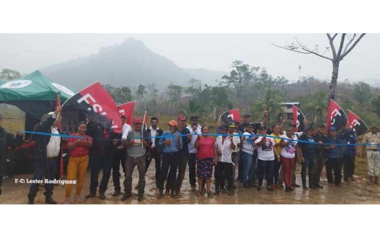 Alcaldía de Bonanza construye camino productivo en la comunidad El Pijibay