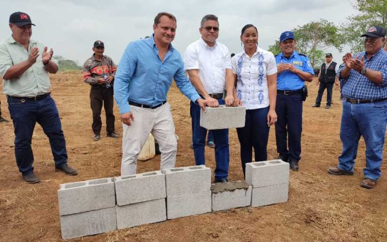 Colocan primera piedra de lo que será el Hotel Nakawe Resort