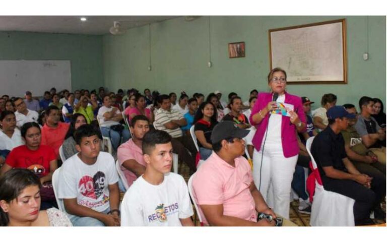 Presentan cartilla Diversidad Digna a familias de municipios de León