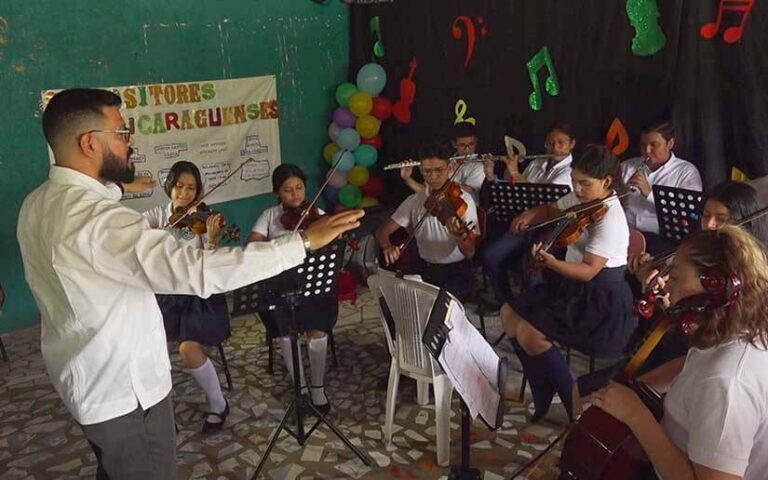 Distribuirán más instrumentos musicales en Nicaragua