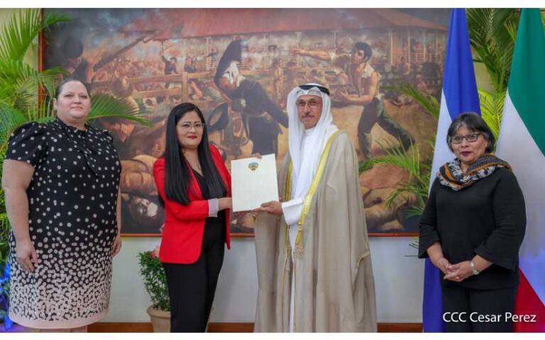 Embajador de Kuwait presenta Copias de Estilo ante Cancillería de Nicaragua