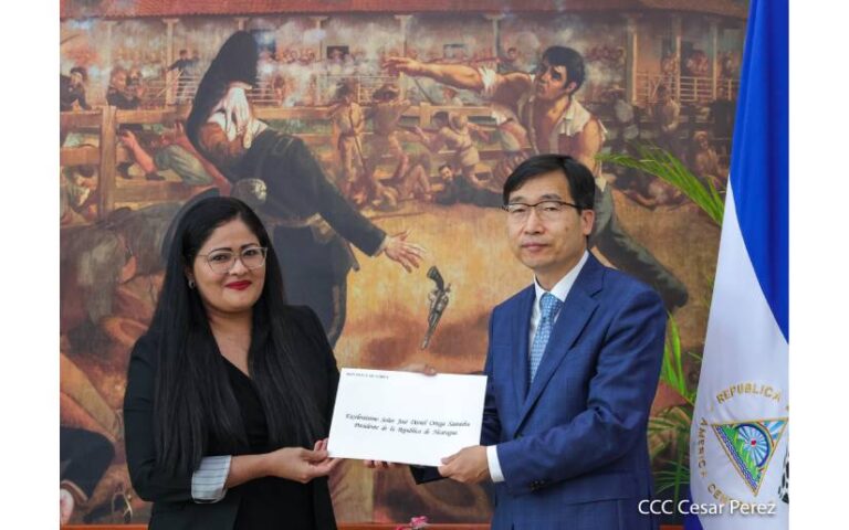 Embajador de Corea presentó sus copias de estilo ante la cancillería