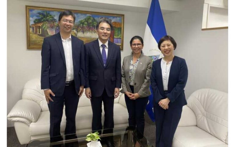 Representantes de organización budista Soka Gakkai visitan embajada de Nicaragua en Japón