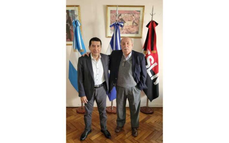 Embajada de Nicaragua en Argentina recibe visita del Escritor Carlos “Calica” Ferrer